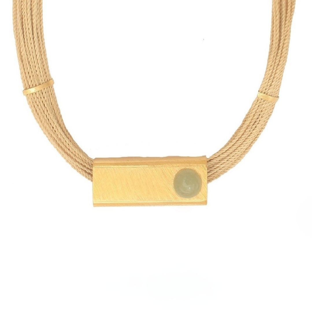 Collar de Purplêe Store hechos a mano en palha de burití con piedra natural intercambiable (ágata, cuarzo verde o madreperla) – joyas sostenibles de diseño minimalista