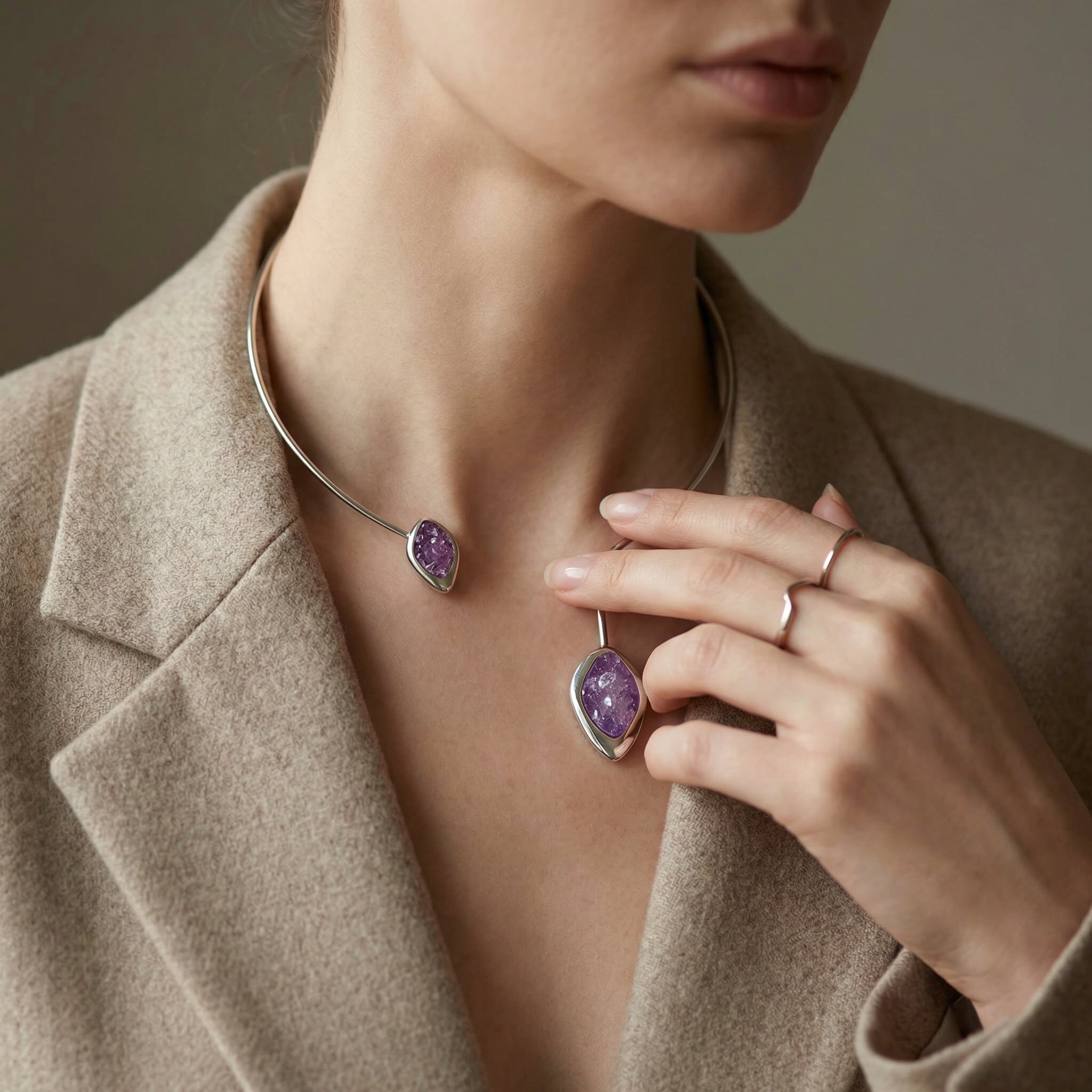 Woman wearing a Minimalist Amethyst Rhodium Choker - Elegant Necklace and holding a matching ring. Purplee Store