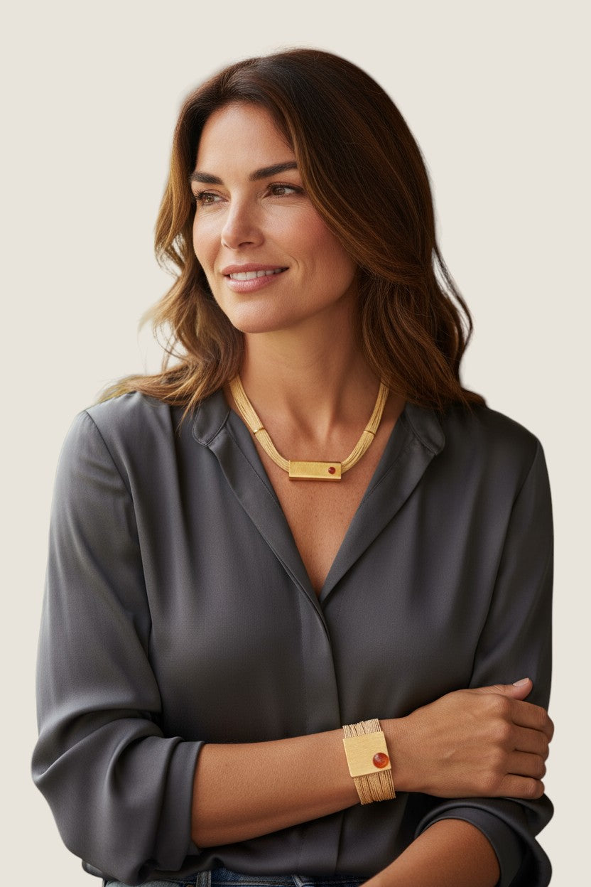 Elegant Orvellia SET crafted in Buriti fiber and 18k gold