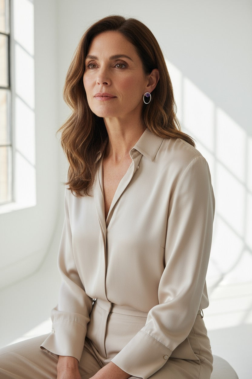 Elegant woman using a ametista earring Purplee Store