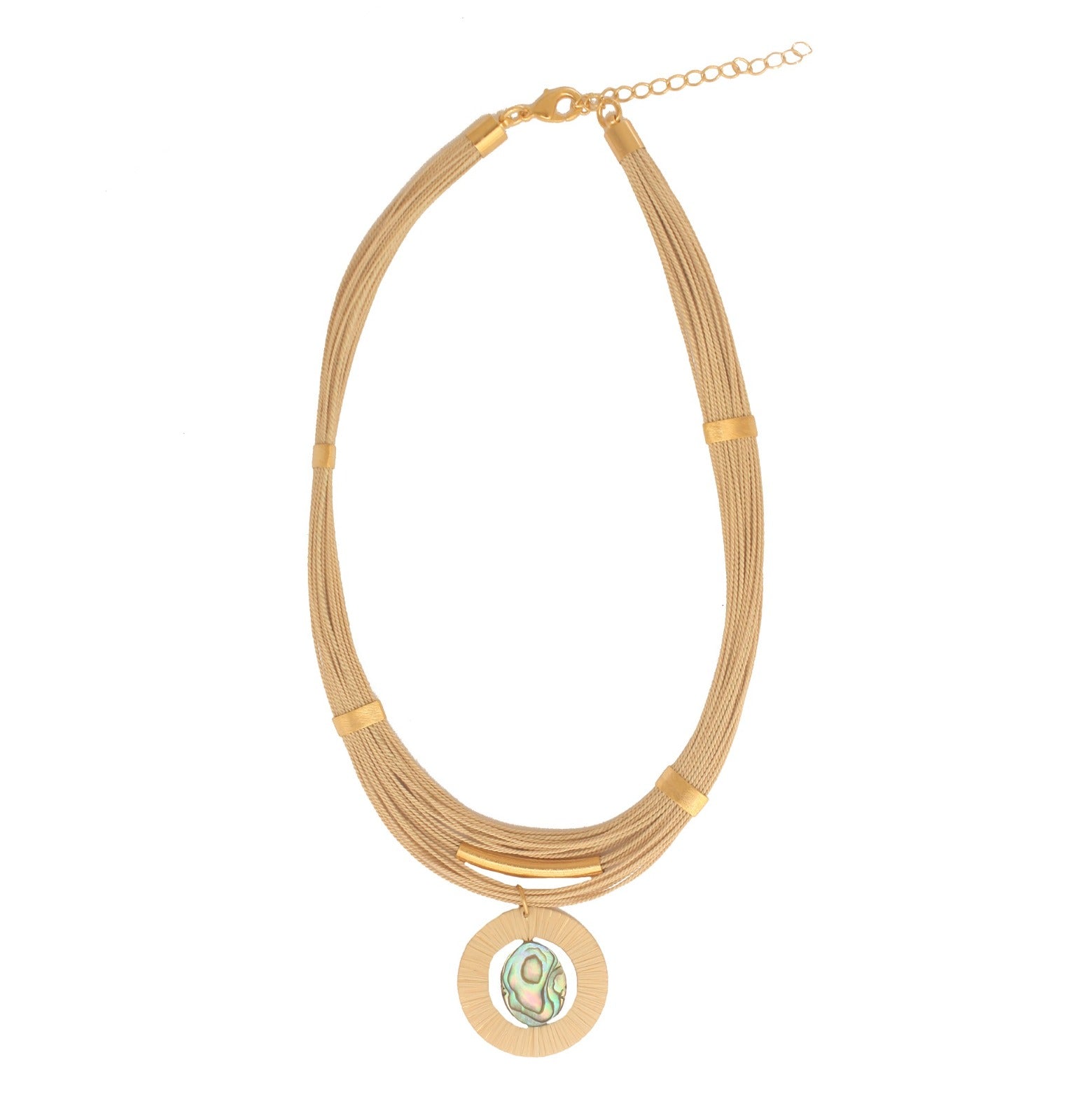 Collar artesanal de Purplêe Store hecho con palha de burití y colgante redondo de abalone natural – joya sostenible elegante con acabado dorado