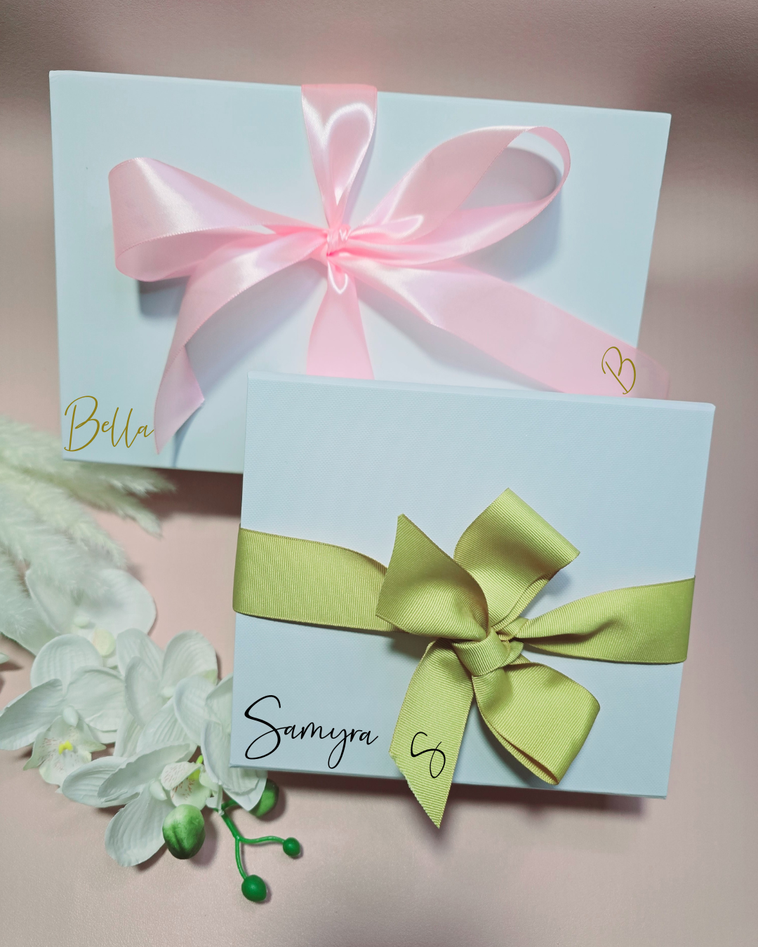 Caja regalo Purplee Store con joya artesanal sostenible.