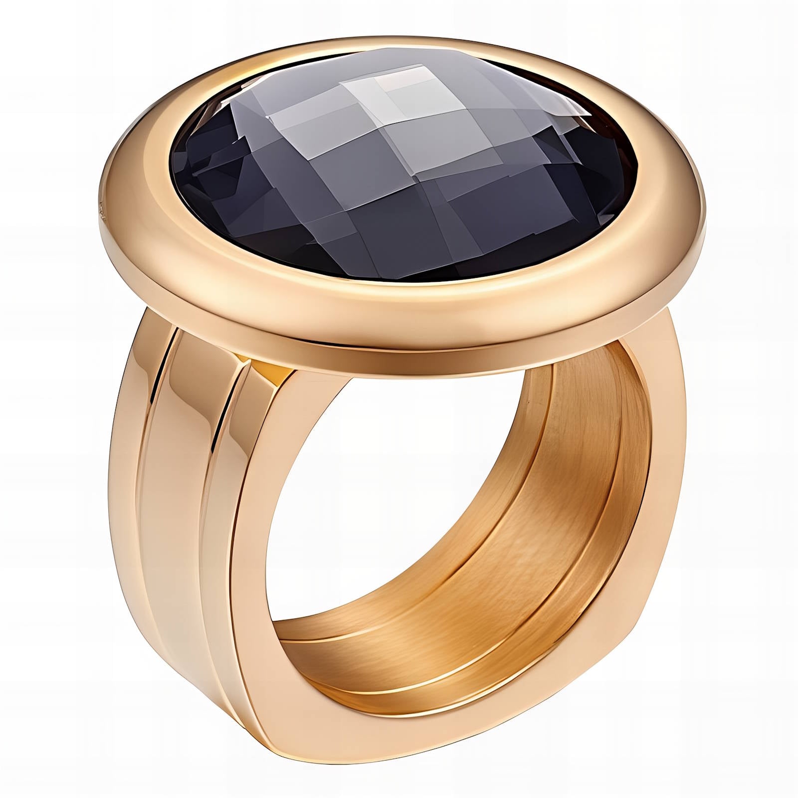 Anel contemporâneo da Purplêe Store com aro largo dourado e pedra preta facetada em destaque. Uma peça marcante e elegante, ideal para compor looks sofisticados com personalidade.