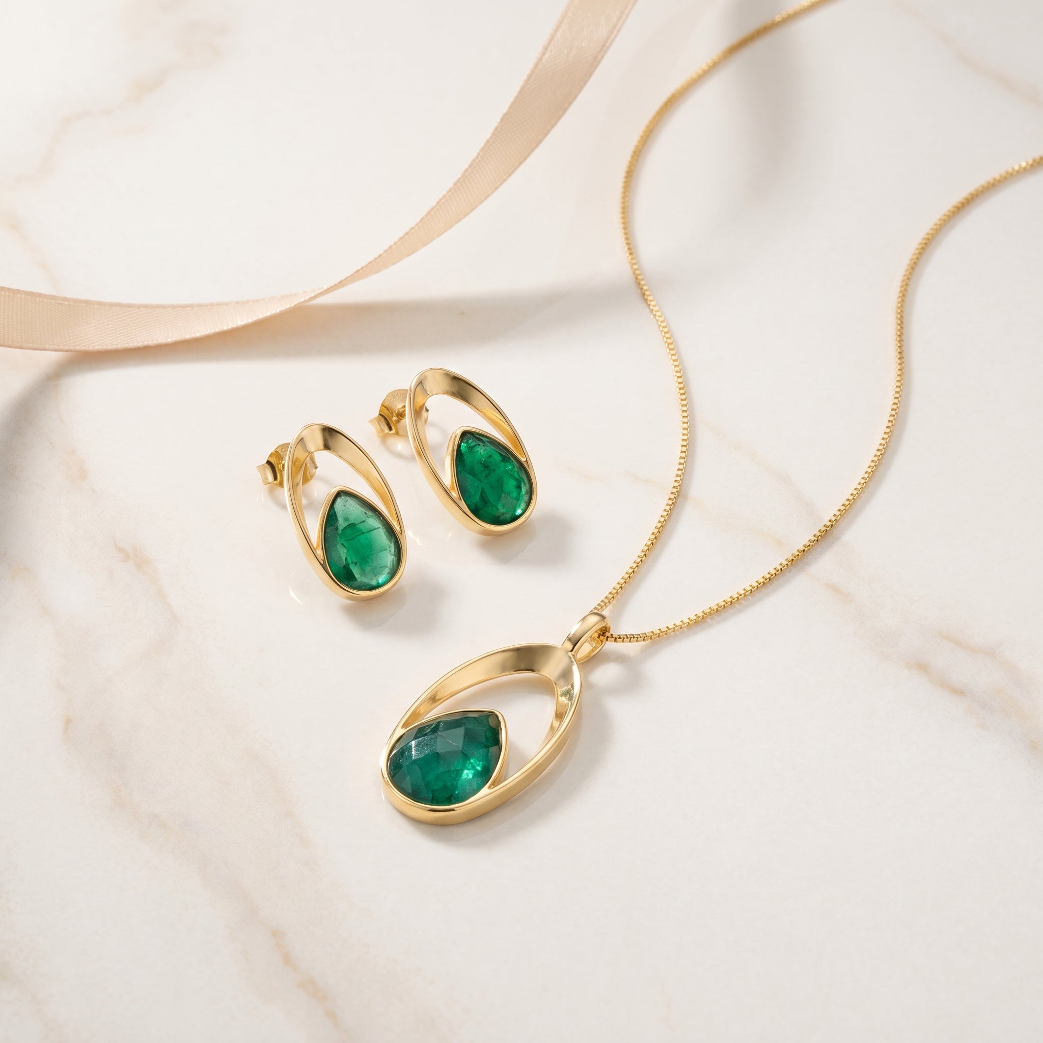 Purplee Store Purplee Store ELAN Emerald Halo set with emerald stones on a light background
