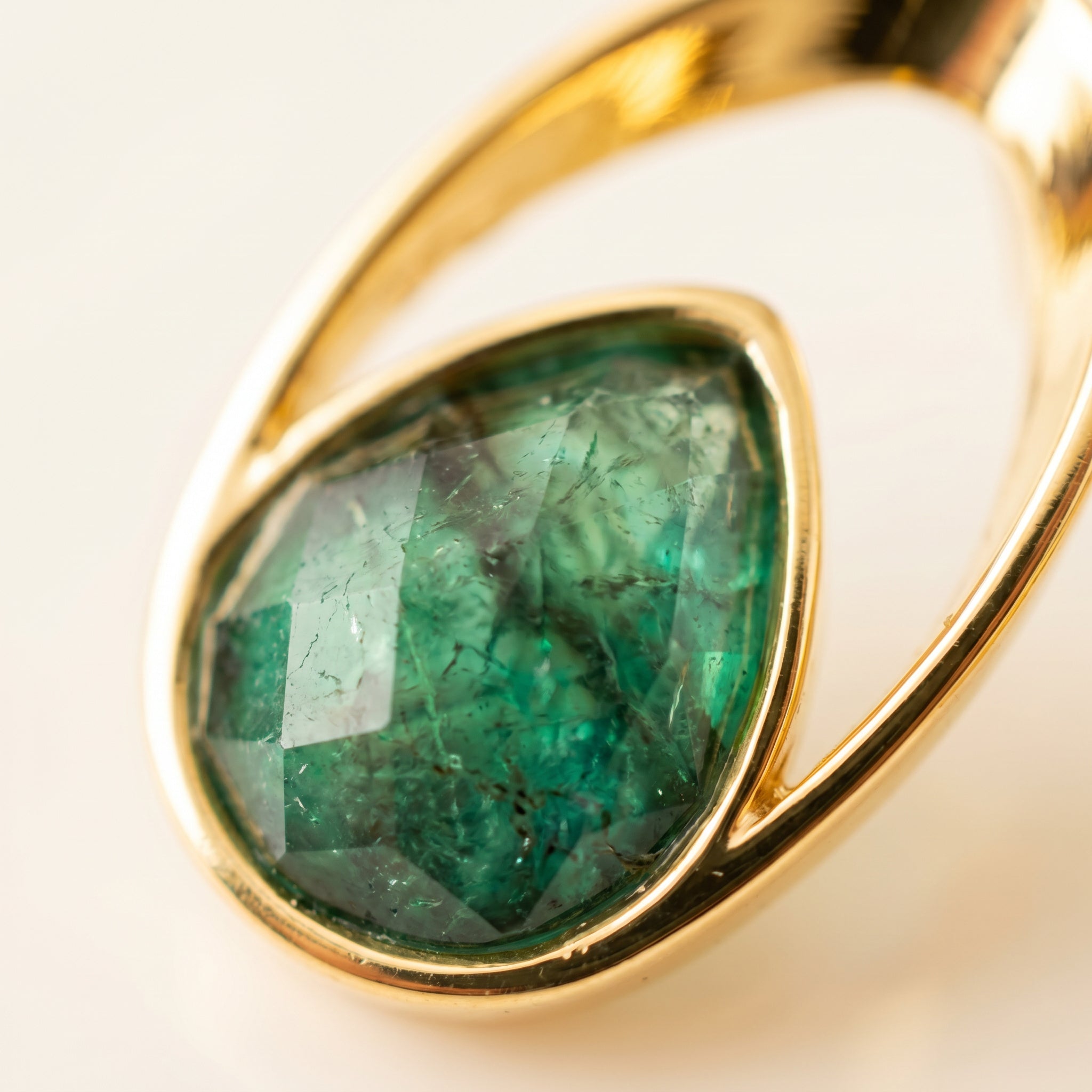 Close-up a Purplee Store Emerald Orbit Earrings