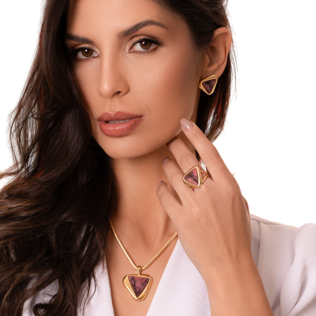 Elegant womand using a ICON Eclipse SETPurplee Store