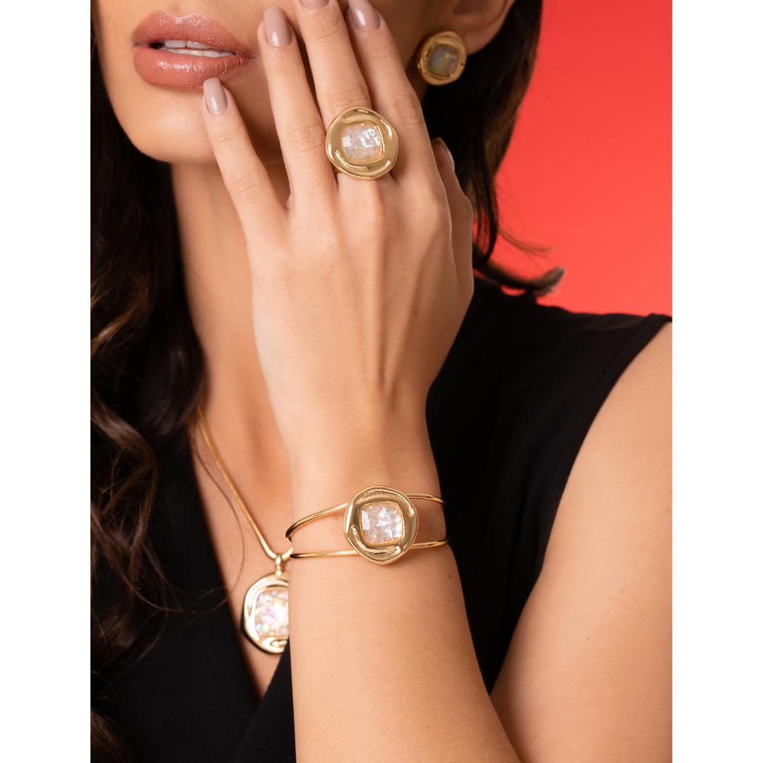 Woman using an ICON Nautilus Shell Ring Purplee Store