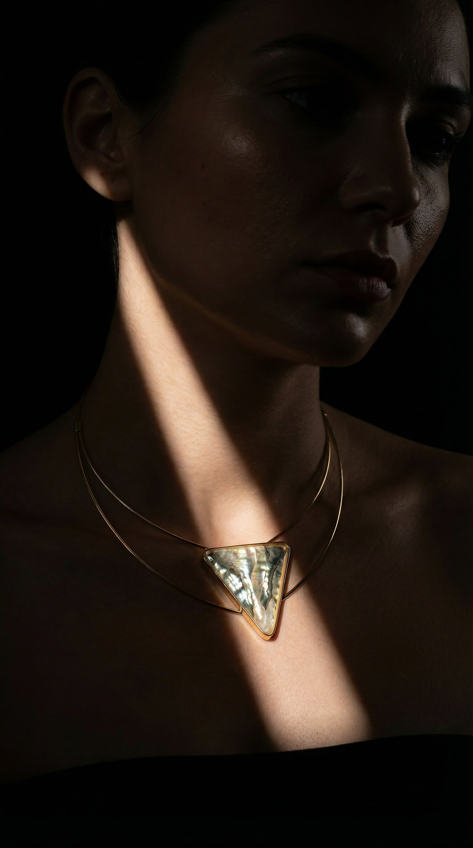 Video Woman using a Luxury 24K Gold Plated Statement Necklace - Nautilus Sea Opal | Purplee Store