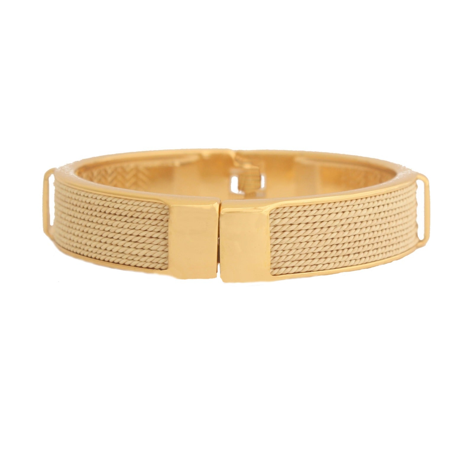 Pulsera rígida de Purplêe Store hecha a mano en palha de burití con cierre dorado – joya sostenible, moderna y elegante