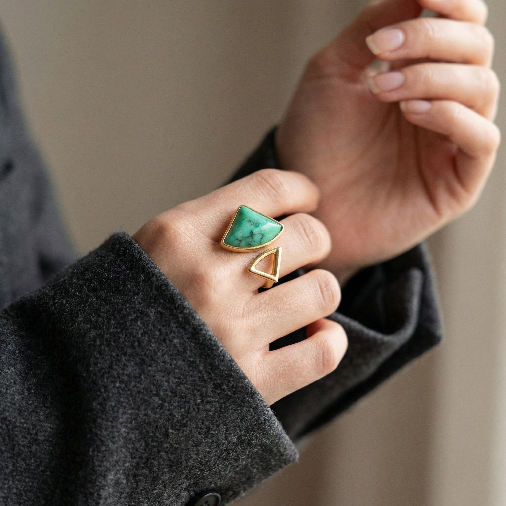 Emerald Geometric Bypass Ring – 24K Gold Multilayer Plated Adjustable | Luxury handcrafted jewelry with natural materials and genuine stones - Purplee Store