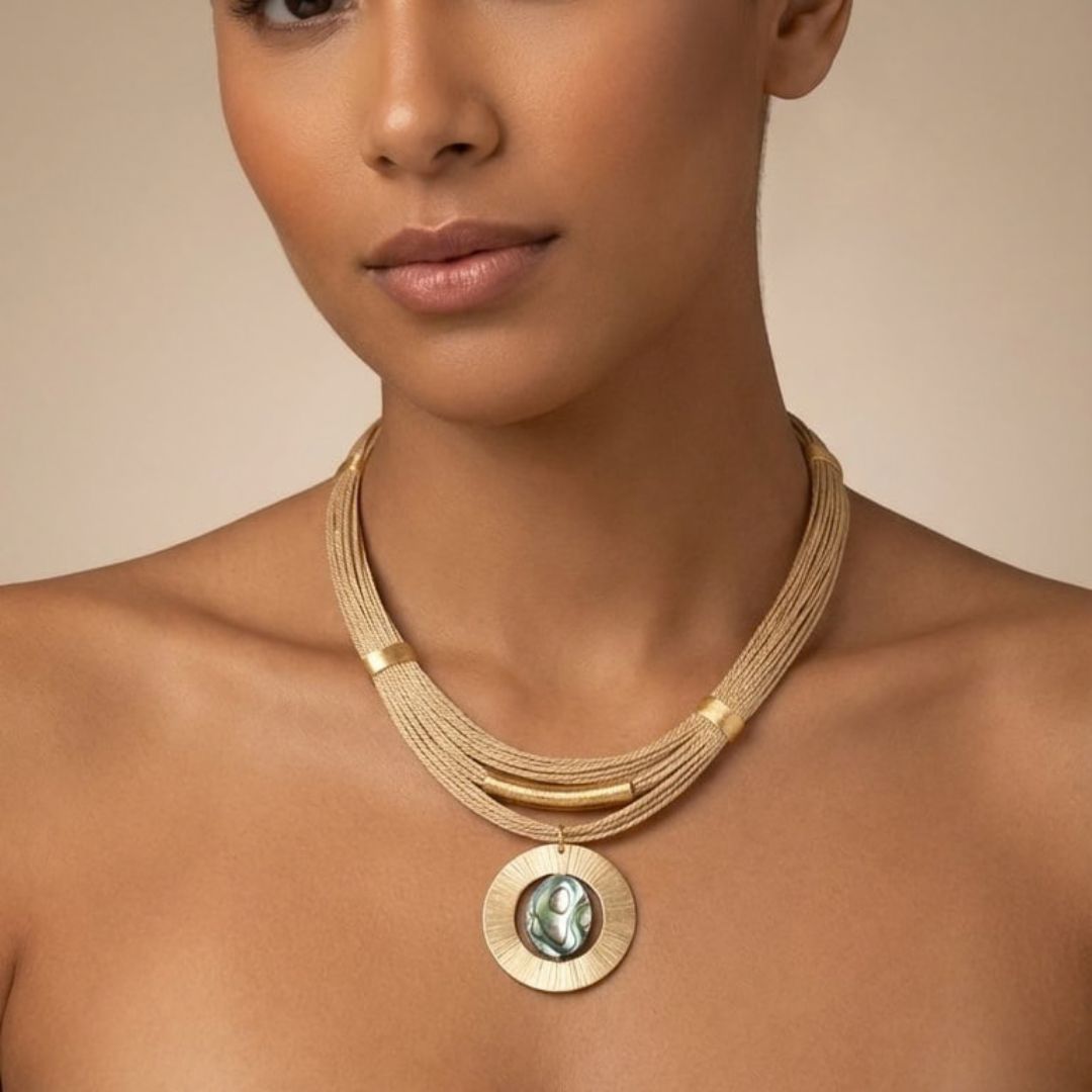 Handcrafted Buriti Serelis Necklace with Abalone and 18k Gold | Luxury handcrafted jewelry with natural materials and genuine stones - Purplee Store