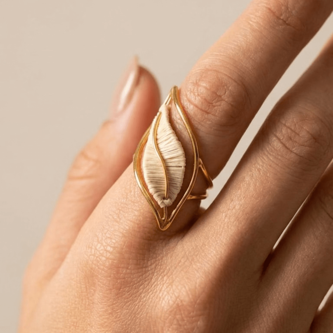Valiane Ring: Buriti Fiber & 18k Gold Artisan Jewelry | Luxury handcrafted jewelry with natural materials and genuine stones - Purplee Store